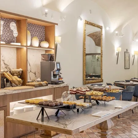 Ilunion Palace 호텔